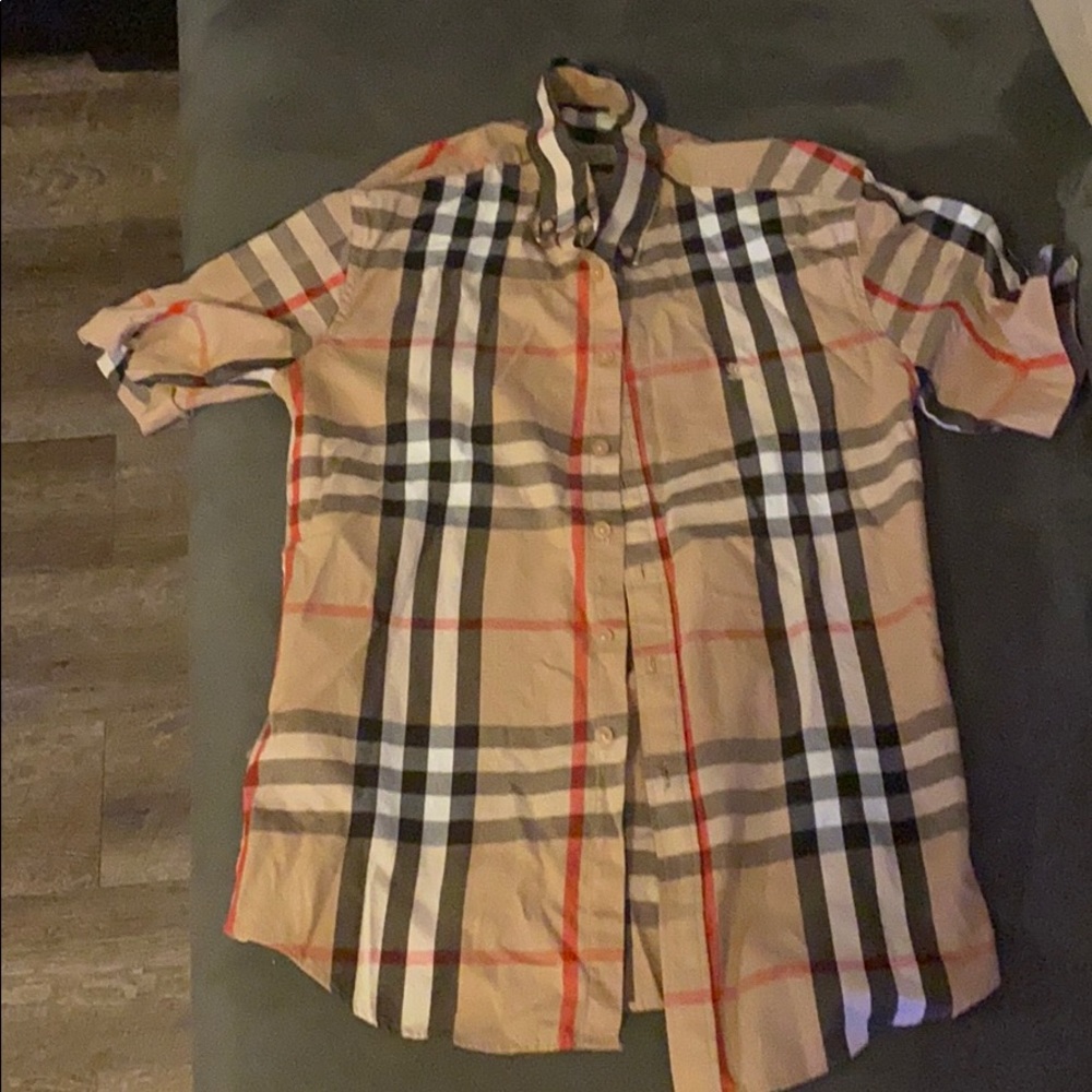 Burberry button shirt